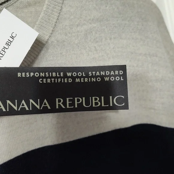 BANANA REPUBLIC MERINO WOOL BLUE STRIPE SWEATER